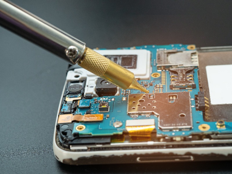 iPhoneの修理なら、X-repairにお任せください!