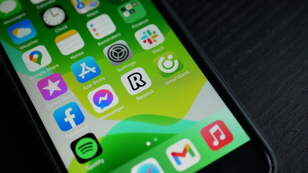iPhone修理なら、X-repairにお任せください!