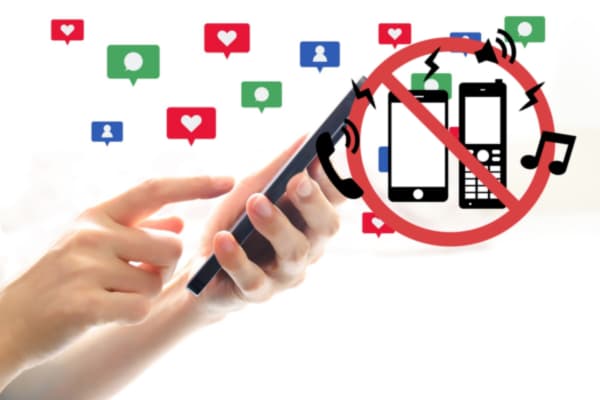 スマートフォン修理なら、X-repairにお任せください!