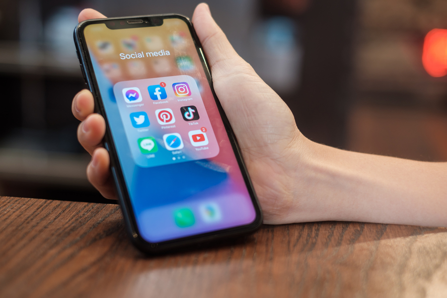 iPhoneの修理のことなら、X-repairにお任せください!