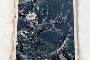 水没してしまった!水がかかった!<br>X-repairにお任せください! スマートフォン・タブレットの修理ならX-repairにお任せください。水没での故障も完全復旧いたします!